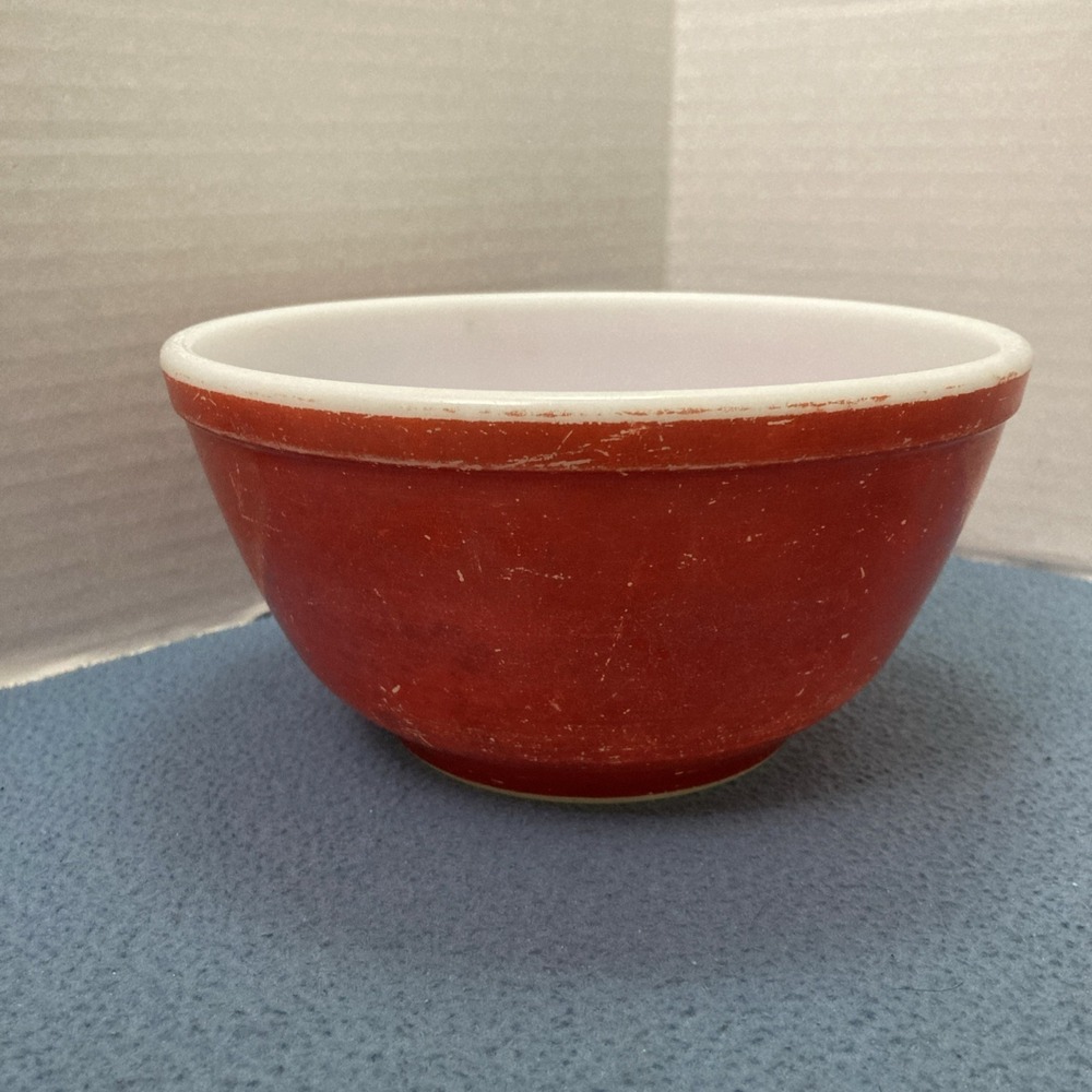 VTG PYREX Red 402 MCM 1.5 QT Mixing Bowl Made in the USA - Heavy Use/No Chips